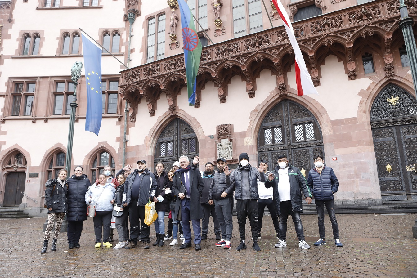 Fahne der Roma am Frankfurter Rathaus